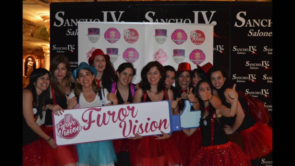 Cena espectáculo Furorvisión en Toledo con show en directo para grupos de despedida